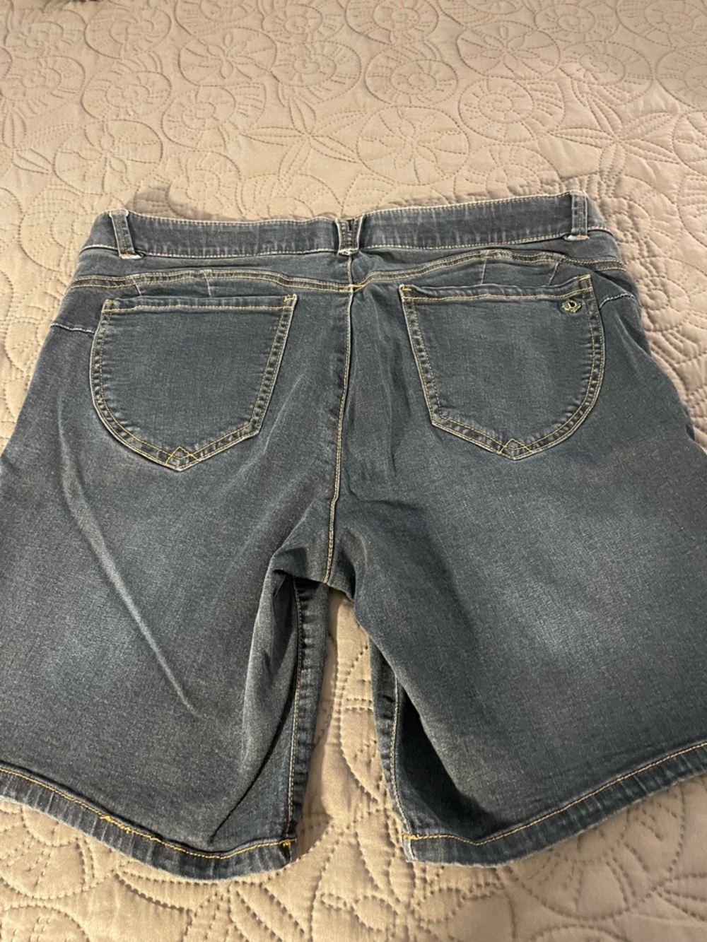Democracy Women's Medium Blue Denim Jean Shorts - Picture 2 of 5